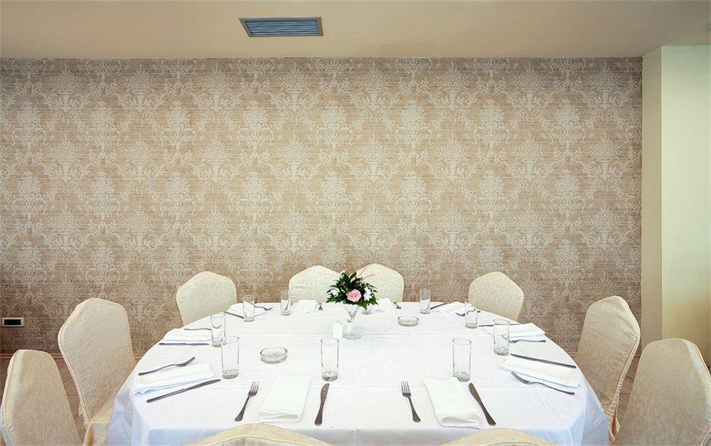 Hotel Turist Kraljevo Bagian luar foto